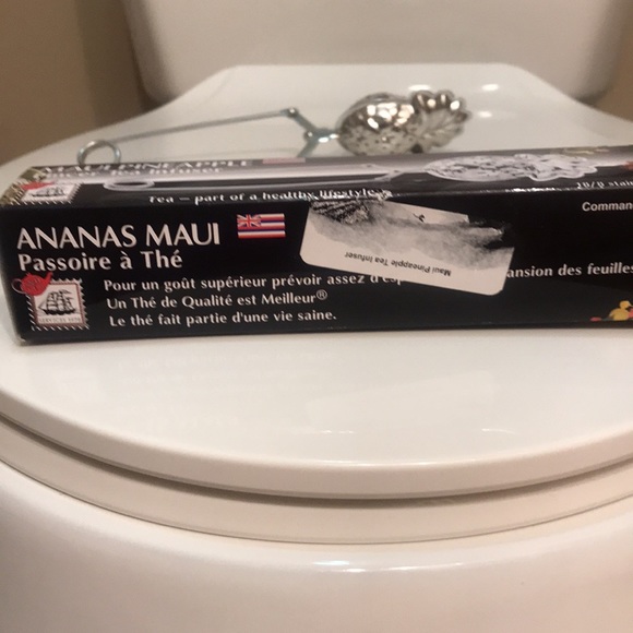 ⚡️FINAL PRICE⚡️ Maui Hawaii Pineapple shaped Tea Infuser - Picture 11 of 12